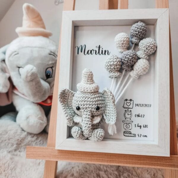 Cadre de naissance personnalisé en crochet, modèle Dumbo.