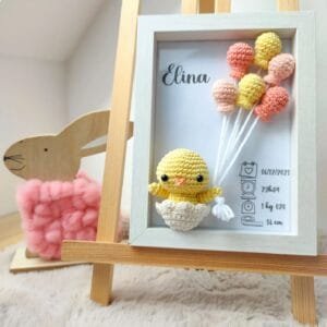 Cadre de naissance, fait main, entièrement personnalisé. Chaque section du cadre est personnalisée avec le prénom, la date et l'heure de naissance, le poids et la taille du bébé. Un souvenir et une décoration raffinée pour la chambre de bébé.